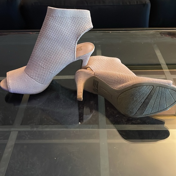 Kitten heels tan size 10 - Picture 3 of 3